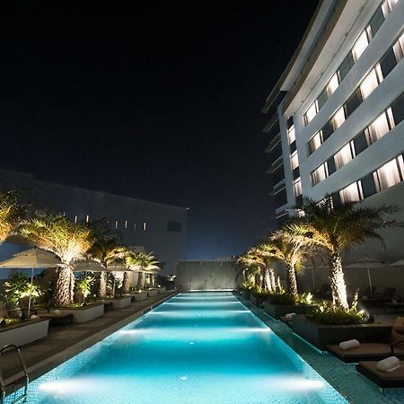 Taj Swarna, Amritsar Hotel Buitenkant foto The pool at the hotel