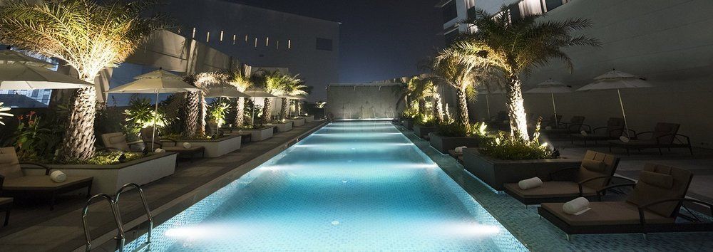 Taj Swarna, Amritsar Hotel Buitenkant foto The pool at the hotel