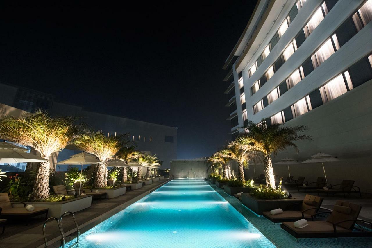 Taj Swarna, Amritsar Hotel Buitenkant foto The pool at the hotel