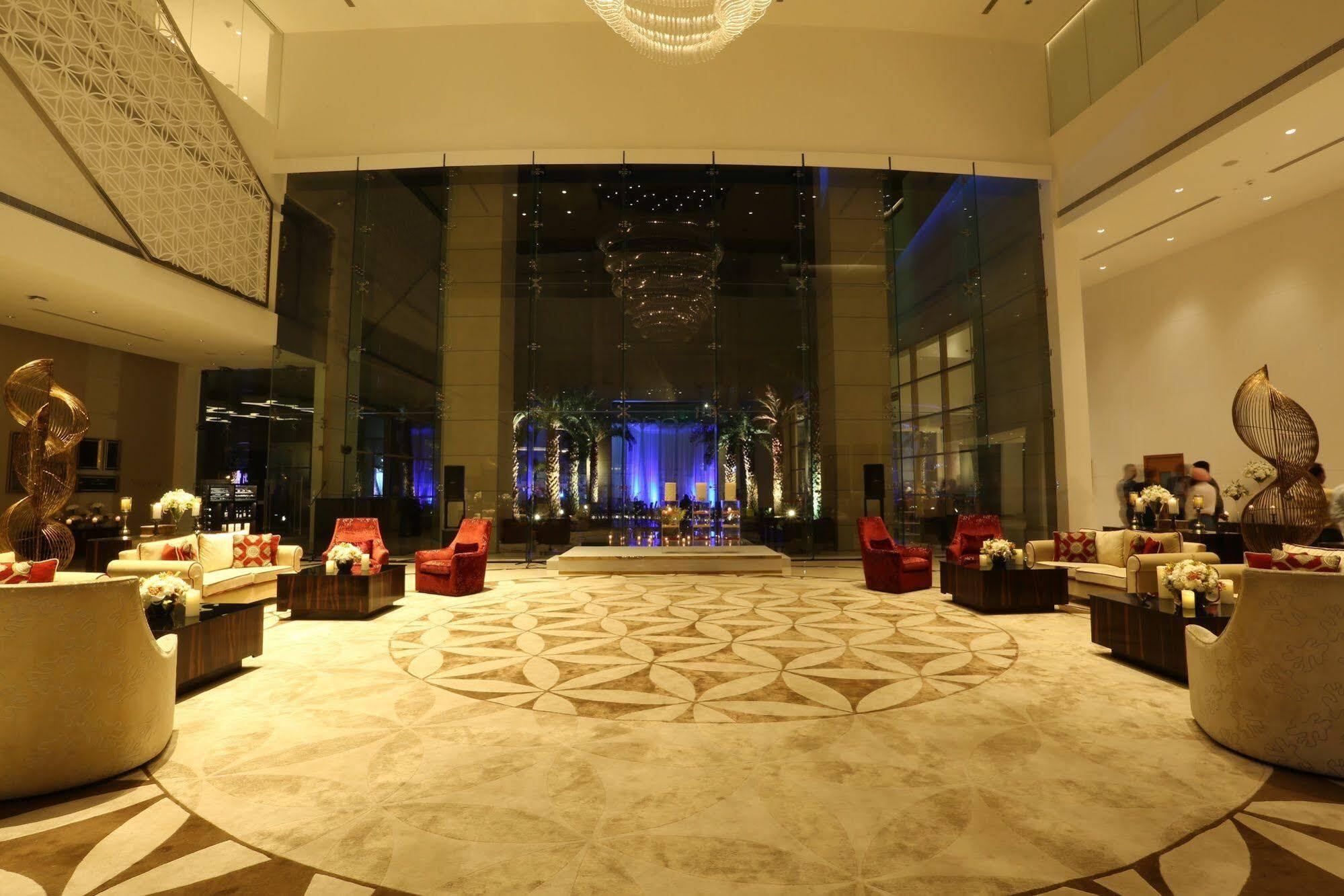 Taj Swarna, Amritsar Hotel Buitenkant foto The lobby of the hotel