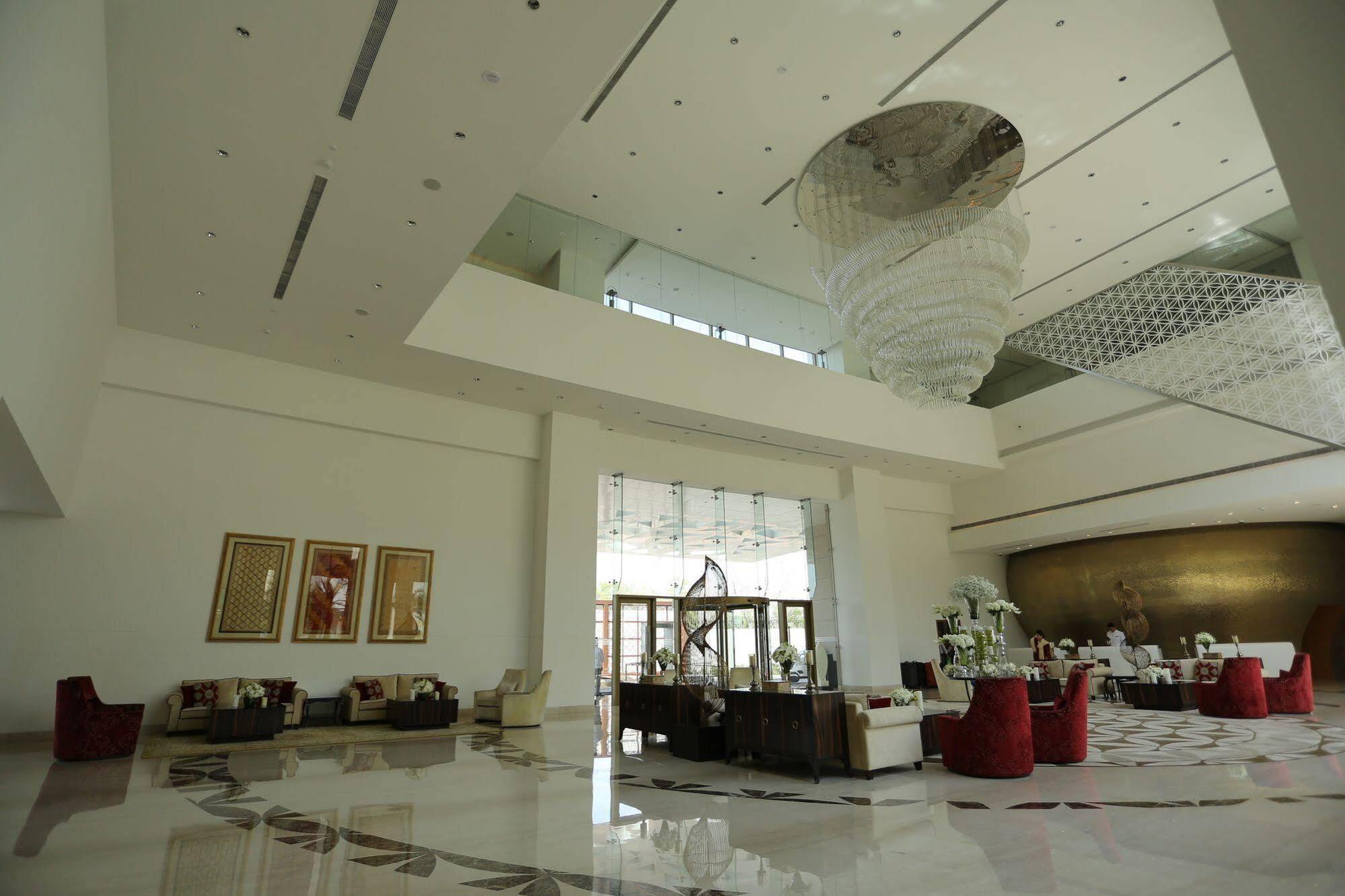 Taj Swarna, Amritsar Hotel Buitenkant foto Lobby