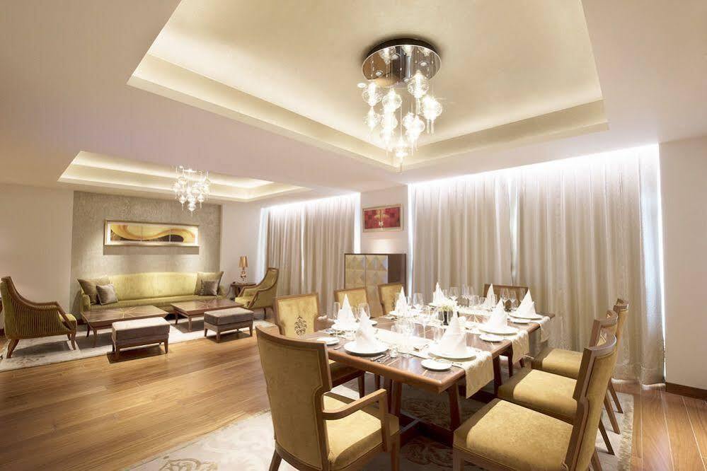 Taj Swarna, Amritsar Hotel Buitenkant foto A private dining room at the hotel