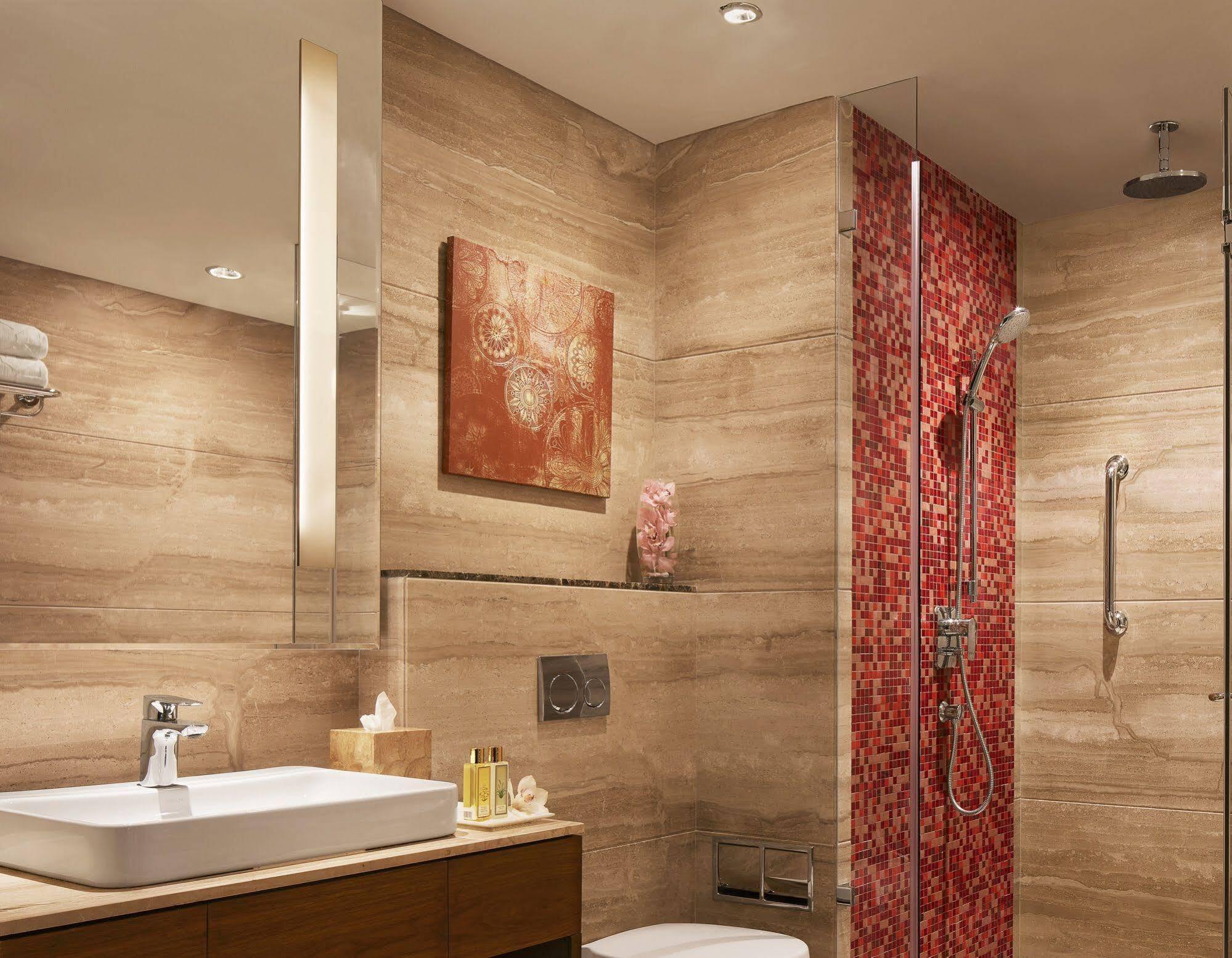 Taj Swarna, Amritsar Hotel Buitenkant foto Bathroom