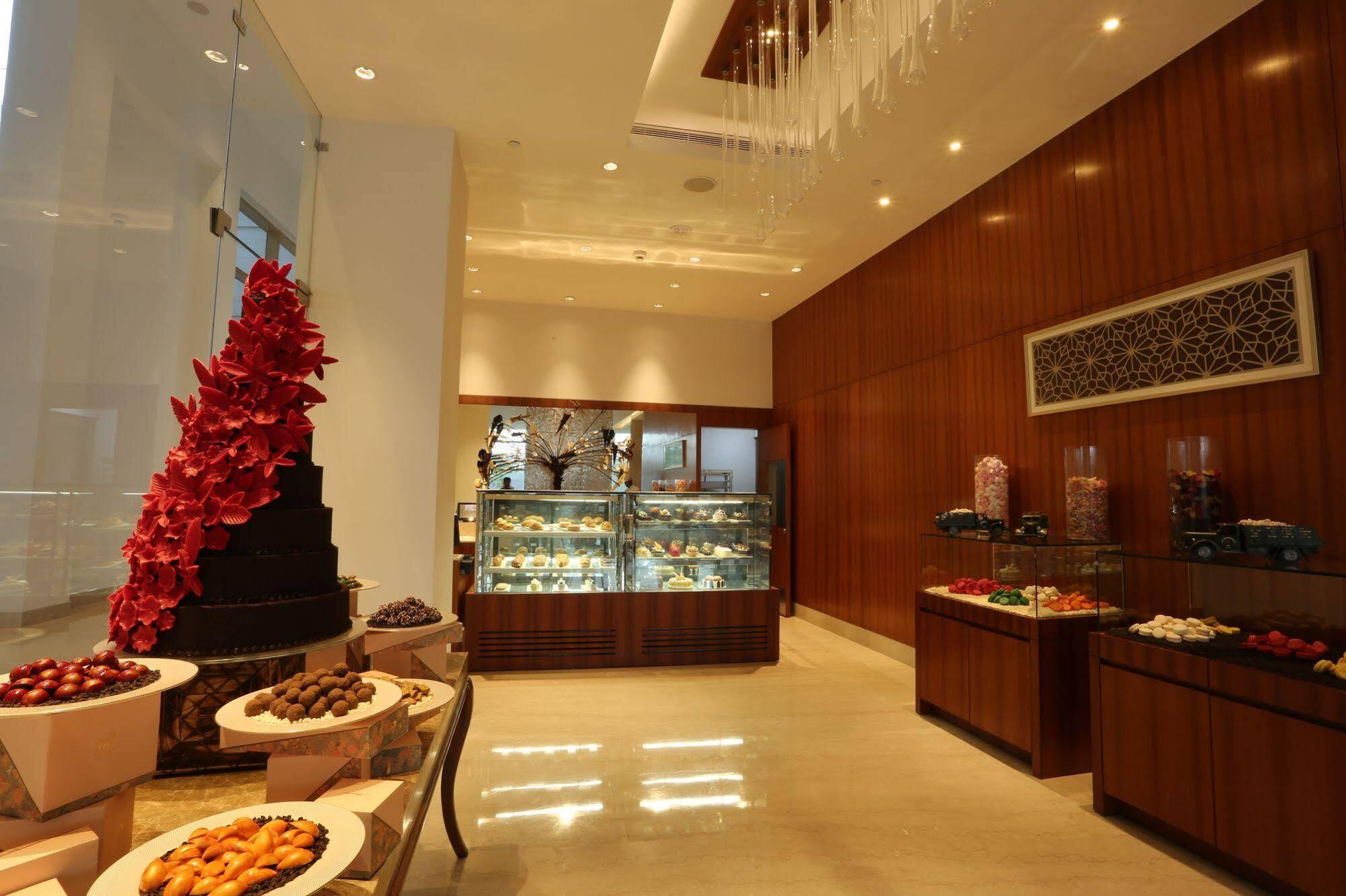 Taj Swarna, Amritsar Hotel Buitenkant foto The Pastry Shop