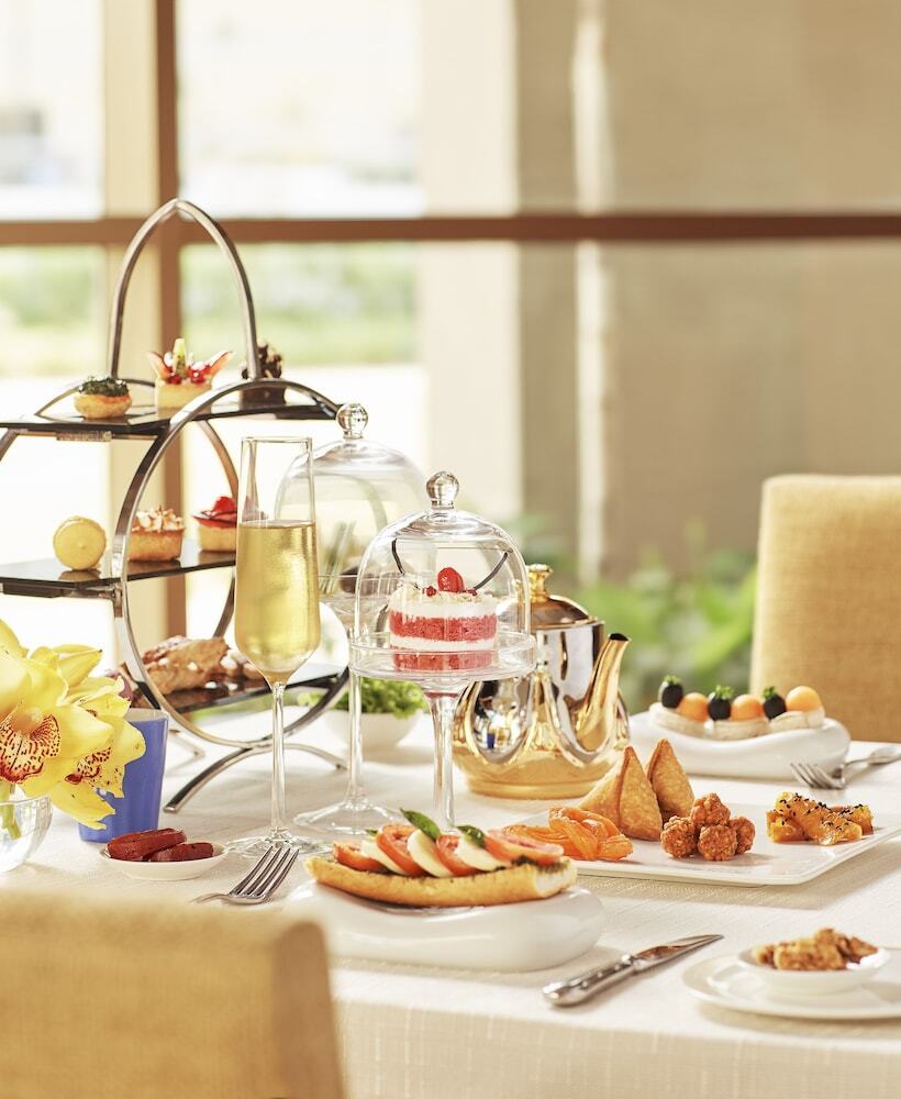Taj Swarna, Amritsar Hotel Buitenkant foto Afternoon tea at the Taj Mahal Palace, Mumbai